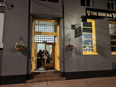 irish-bar-amp-restaurant-with-strong-following-walk-in-opportunity-5