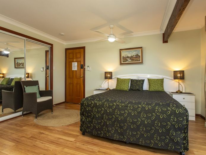 profitable-seaside-bed-amp-breakfast-freehold-investment-in-redcliffe-8