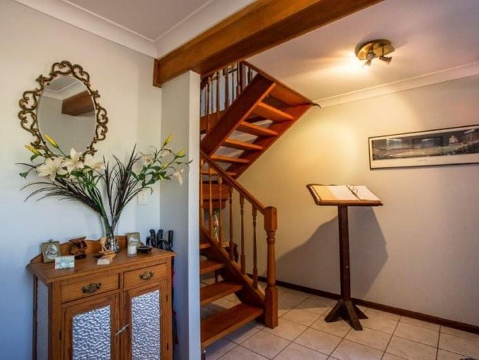 profitable-seaside-bed-amp-breakfast-freehold-investment-in-redcliffe-6