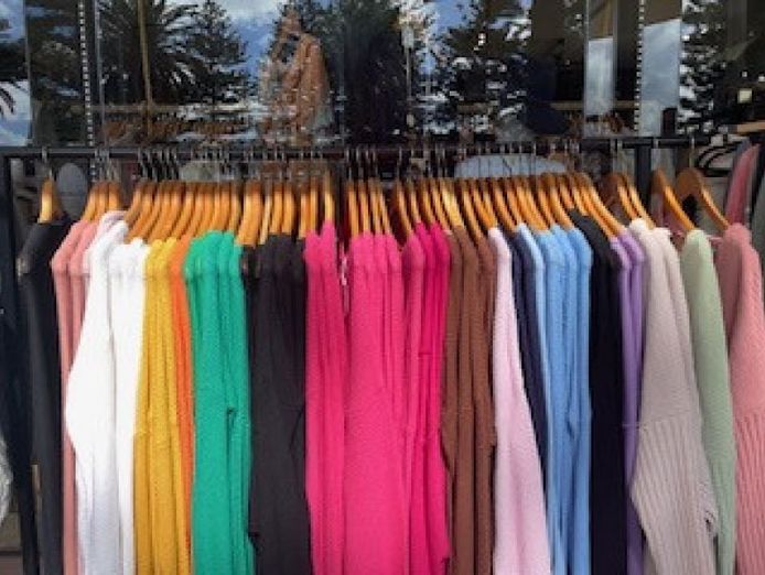 coastal-fashion-boutique-in-prime-beachfront-tourist-spot-8