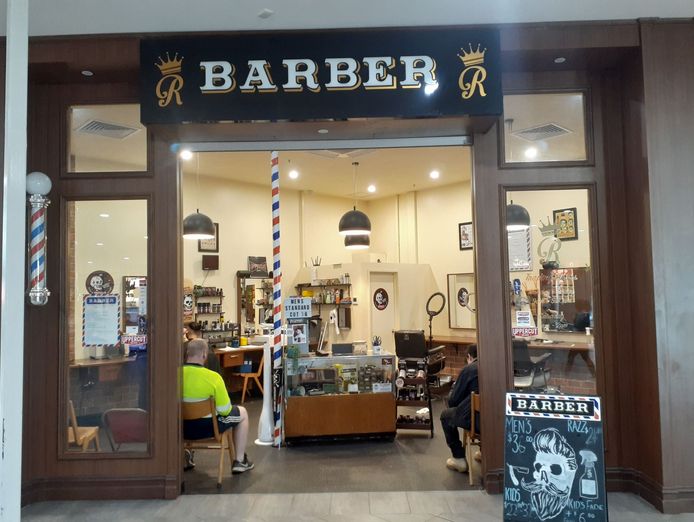 barber-shop-5-chairs-wiwo-operating-under-management-0