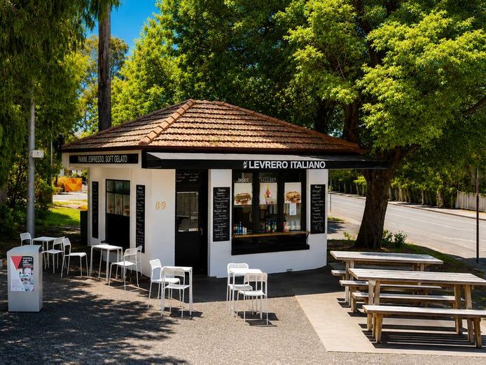 prime-heidelberg-panini-bar-275-week-rent-asking-199k-wiwo-1