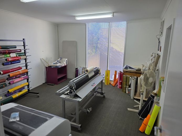 turnkey-screen-printing-amp-signage-production-facility-6