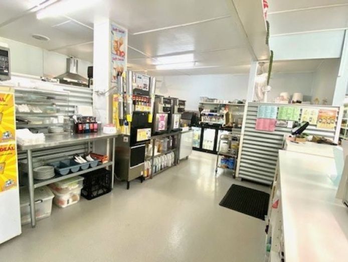 thriving-outback-caf-amp-gift-shop-freehold-building-5