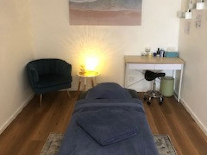 the-massage-hub-with-luxury-clinic-space-9