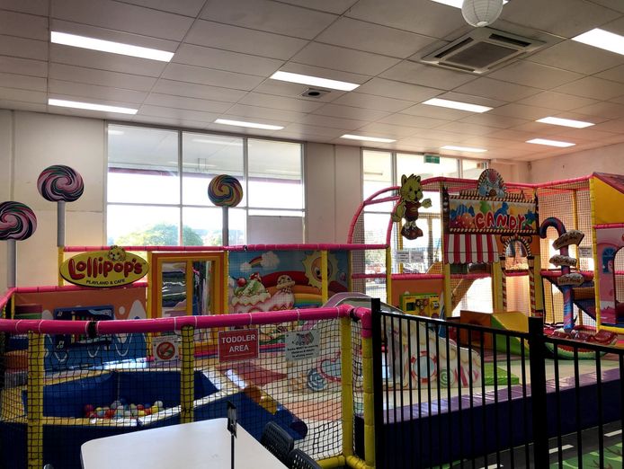 lollipops-playland-and-cafe-springwood-indoor-playcentre-playground-8