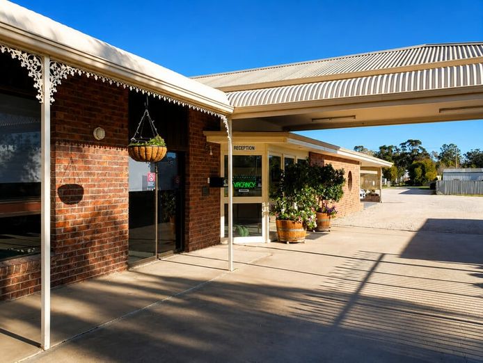 freehold-motel-amp-restaurant-investment-with-long-term-lease-4
