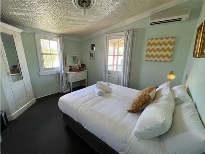 a-historic-landmark-hotel-in-a-booming-region-9