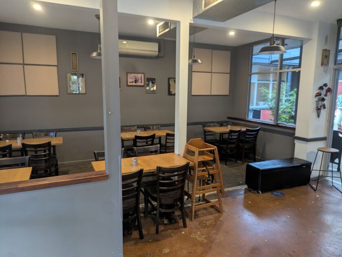 established-cafe-on-corner-location-hackett-shops-0