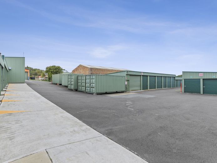 freehold-property-4-075m-amp-leasehold-business-390-000-4