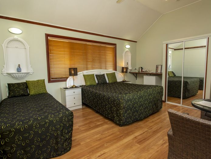 profitable-seaside-bed-amp-breakfast-freehold-investment-in-redcliffe-7