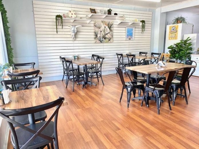 thriving-outback-caf-amp-gift-shop-freehold-building-0