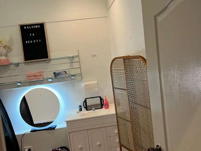spacious-hair-salon-with-beauty-room-in-prime-doncaster-east-location-6