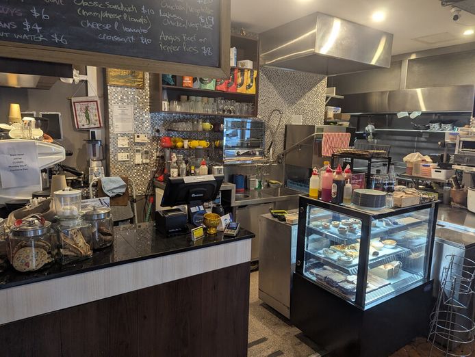 established-cafe-on-corner-location-hackett-shops-1