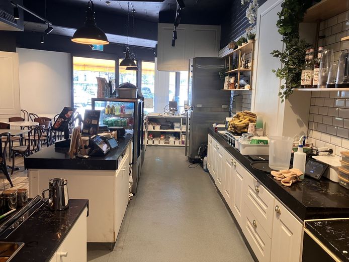 own-a-prime-commercial-property-with-a-fully-equipped-dessert-bar-4