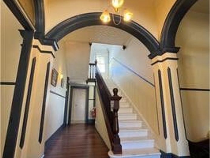 a-historic-landmark-hotel-in-a-booming-region-7
