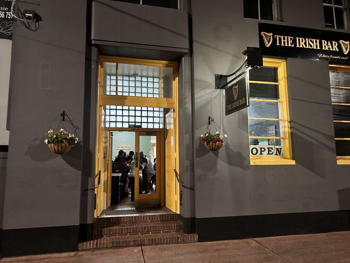 irish-bar-amp-restaurant-with-strong-following-walk-in-opportunity-5