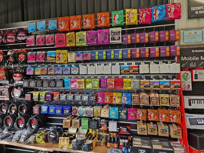 retail-music-store-and-music-school-4
