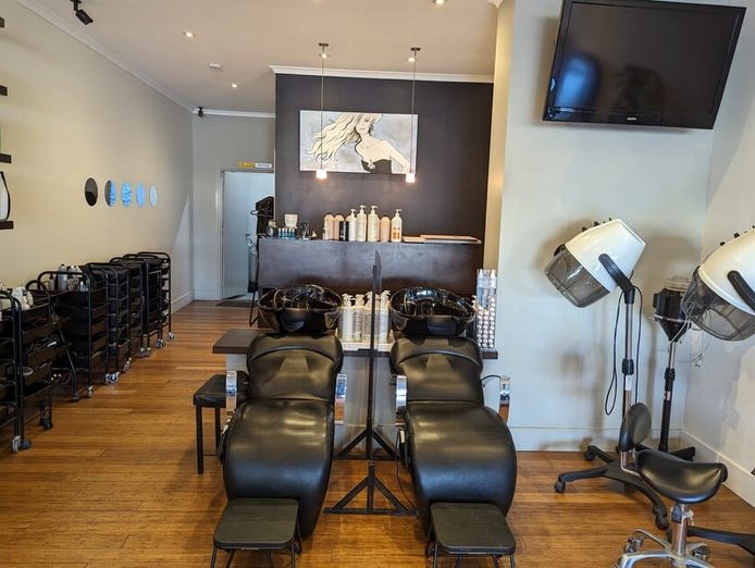 spacious-hair-salon-with-beauty-room-in-prime-doncaster-east-location-2