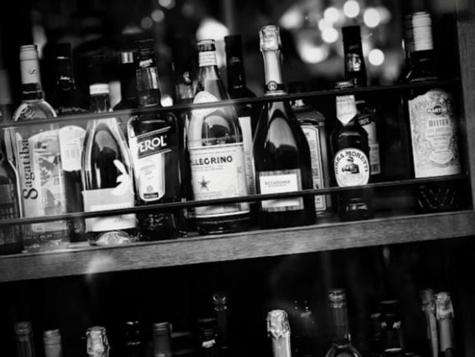 stylish-city-fringe-bar-fully-fitted-profitable-amp-ready-for-expansion-1