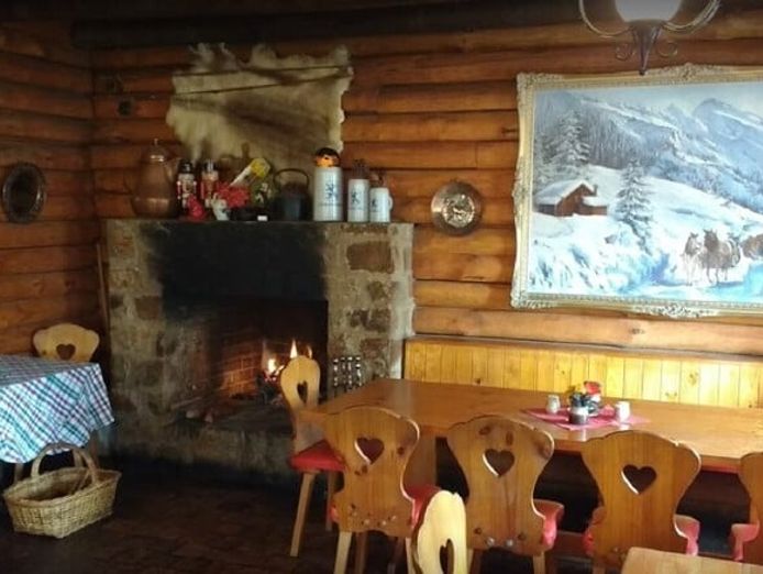 iconic-log-cabin-tea-house-restaurant-with-top-views-under-mt-gladstone-lookout-3