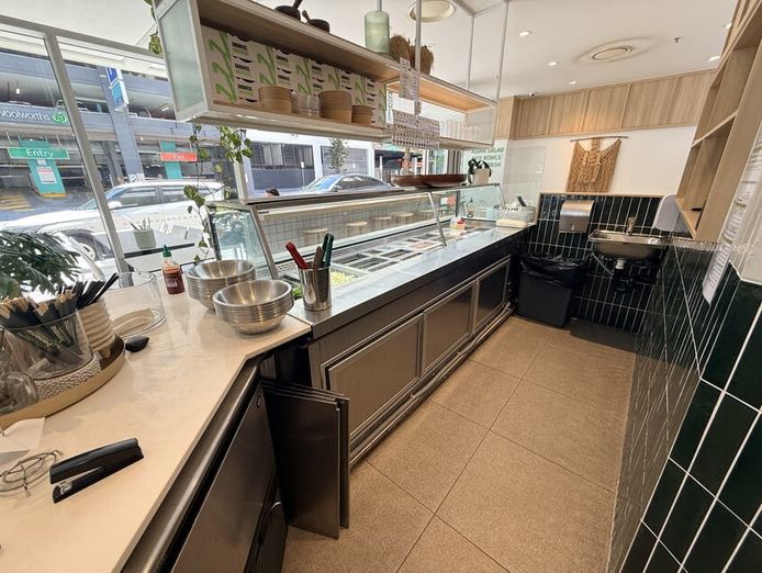licensed-corner-restaurant-60-seats-oracle-broadbeach-9