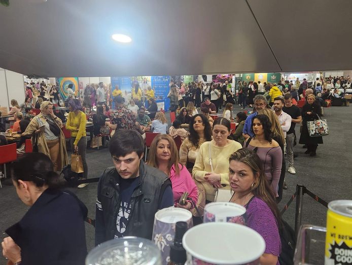 established-events-coffee-trailer-turnkey-business-opportunity-0