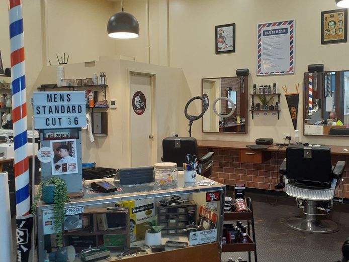 barber-shop-5-chairs-wiwo-operating-under-management-2