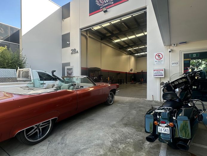 mechanic-automotive-workshop-4