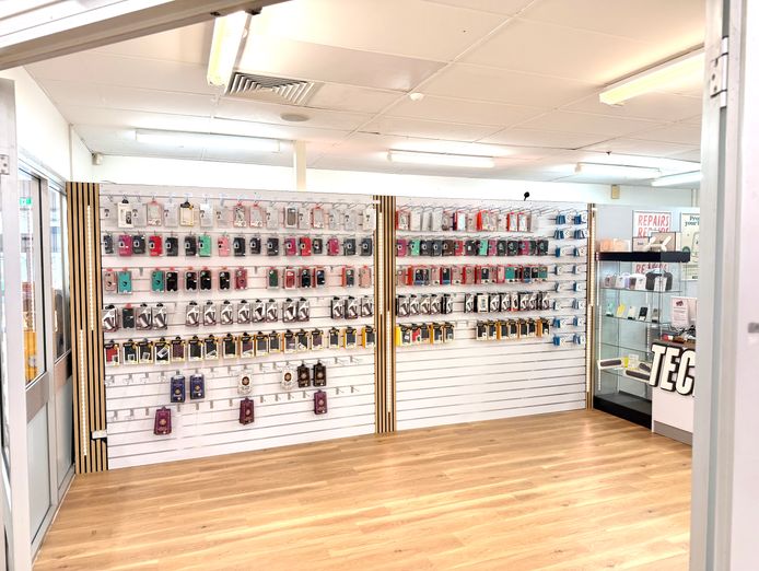 established-phone-repair-business-prime-shopping-centre-location-3