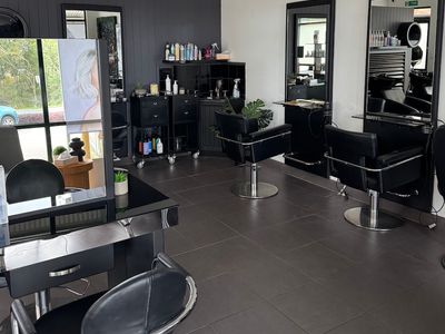 fully-equipped-hair-salon-walk-in-walk-out-oxenford-2