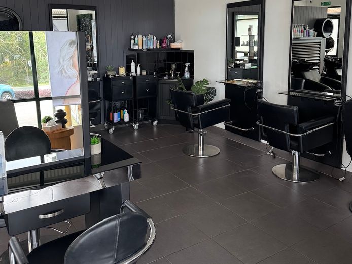 fully-equipped-hair-salon-walk-in-walk-out-oxenford-2