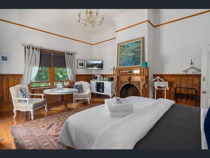 summerlands-country-luxe-boutique-accommodation-freehold-bed-and-breakfast-5