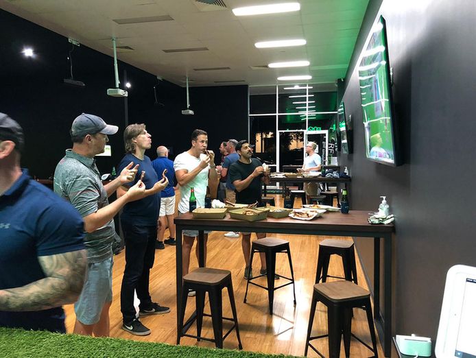 established-indoor-golf-simulator-and-entertainment-venue-0