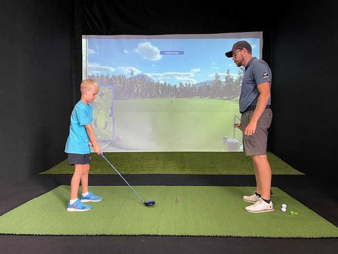 established-indoor-golf-simulator-and-entertainment-venue-3