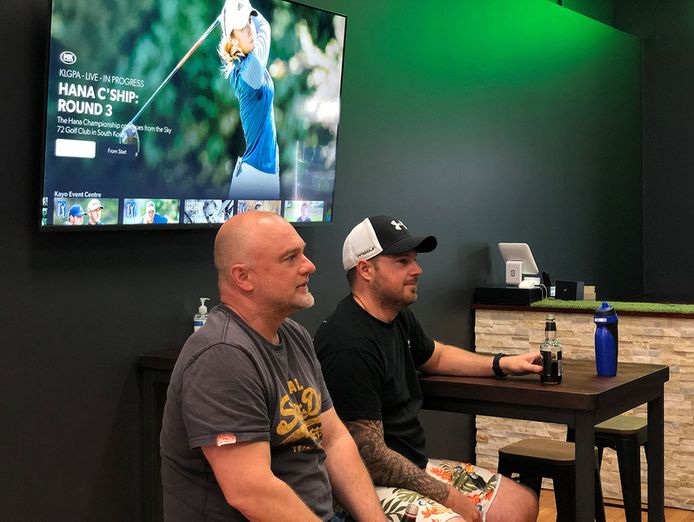 established-indoor-golf-simulator-and-entertainment-venue-2