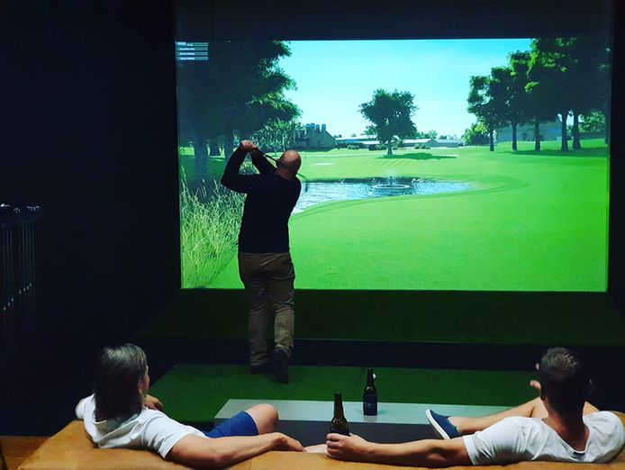 established-indoor-golf-simulator-and-entertainment-venue-5