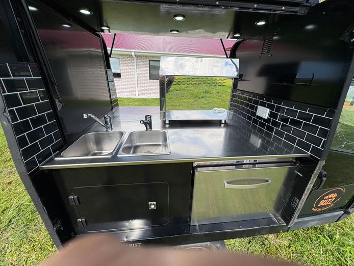 turnkey-mobile-cafe-brand-for-sale-byron-bay-4