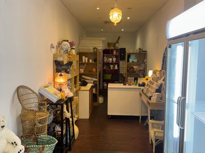 established-florist-in-busy-middle-park-shopping-centre-1