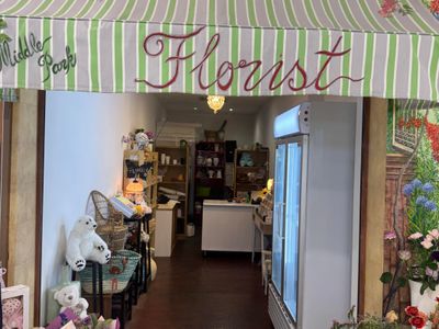 established-florist-in-busy-middle-park-shopping-centre-0