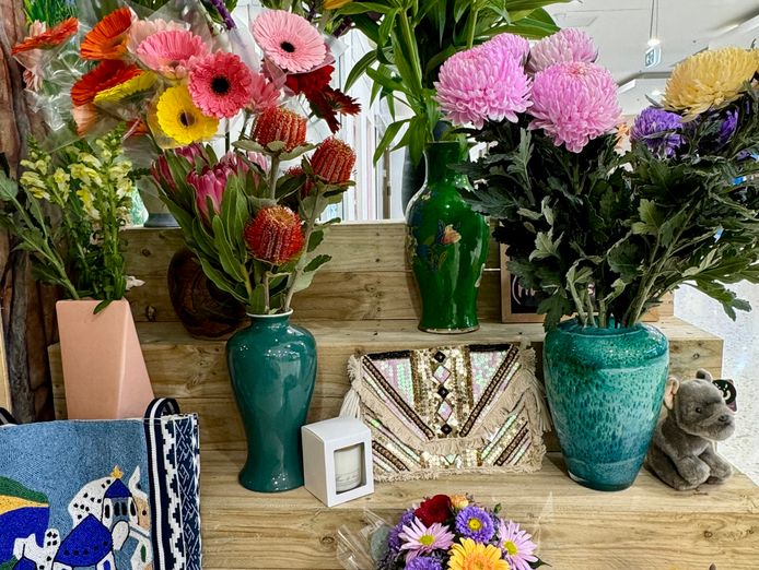 established-florist-in-busy-middle-park-shopping-centre-4
