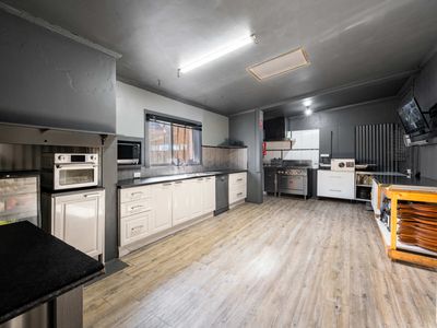 country-lifestyle-business-home-freehold-7