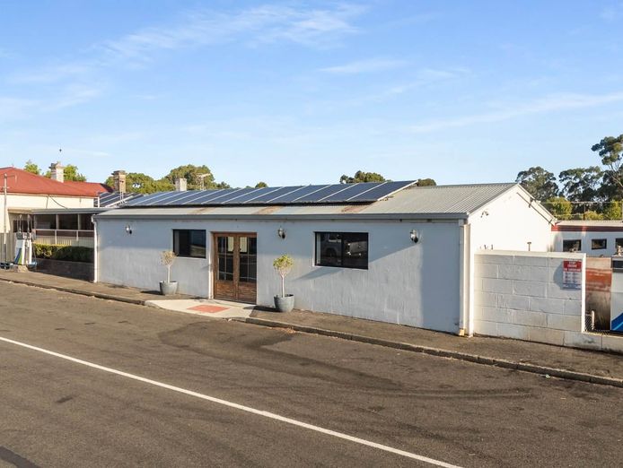 country-lifestyle-business-home-freehold-1