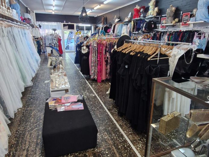 leading-fashion-bridal-event-dressing-boutique-central-queensland-4