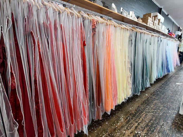 leading-fashion-bridal-event-dressing-boutique-central-queensland-0