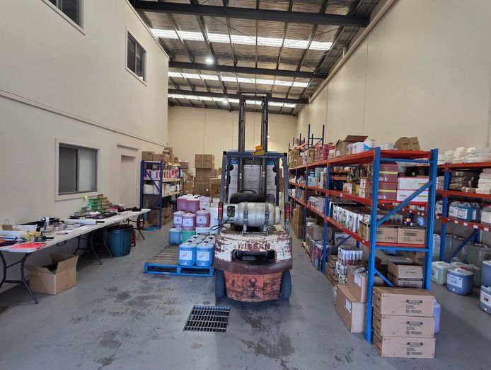 wholesale-distributor-packaging-cleaning-products-to-restaurants-commercial-1