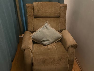 massage-clinic-for-sale-prime-shopping-centre-location-1