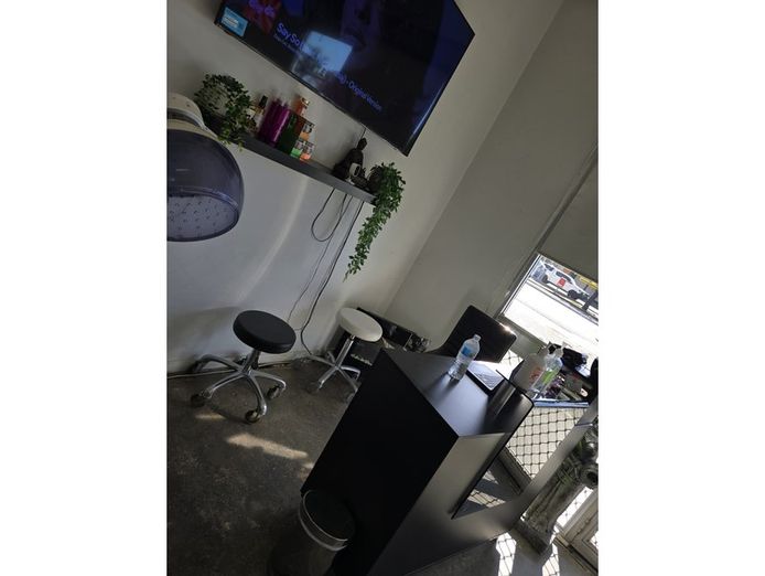 turnkey-hair-beauty-salon-for-sale-low-rent-long-term-lease-clearview-sa-4