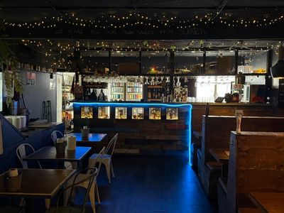 american-dive-bar-themed-restaurant-prime-cbd-location-takings-15-000-p-w-0