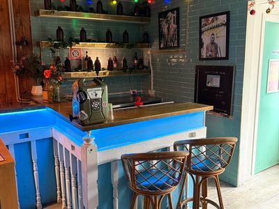 american-dive-bar-themed-restaurant-prime-cbd-location-takings-15-000-p-w-8